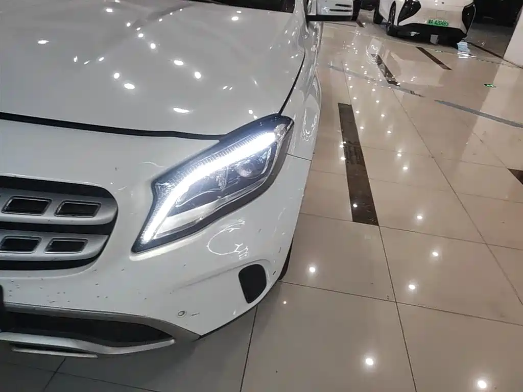 Mercedes-Benz GLA 2017 GLA 200 Fashion фото 24