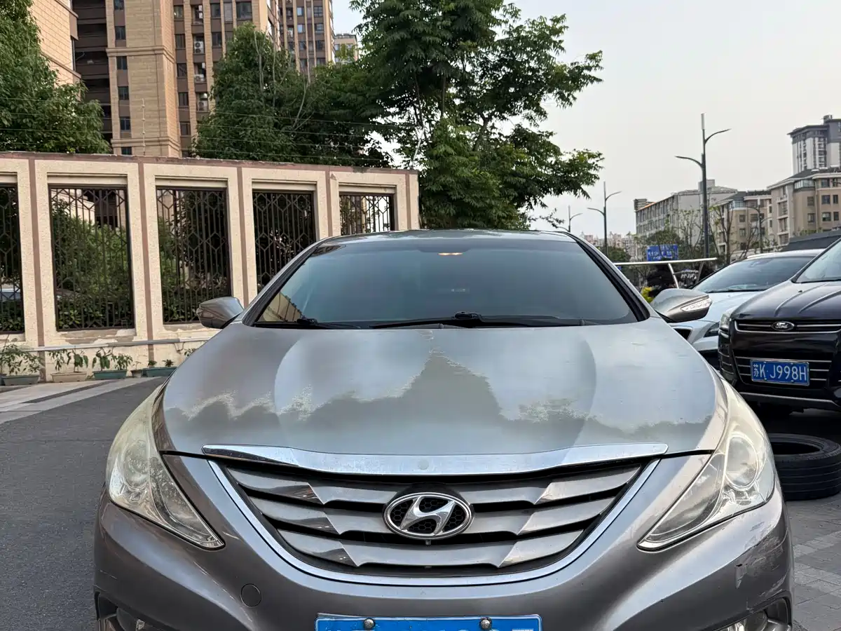 Hyundai Sonata 2011 2.0L Auto Leading Edition фото 2