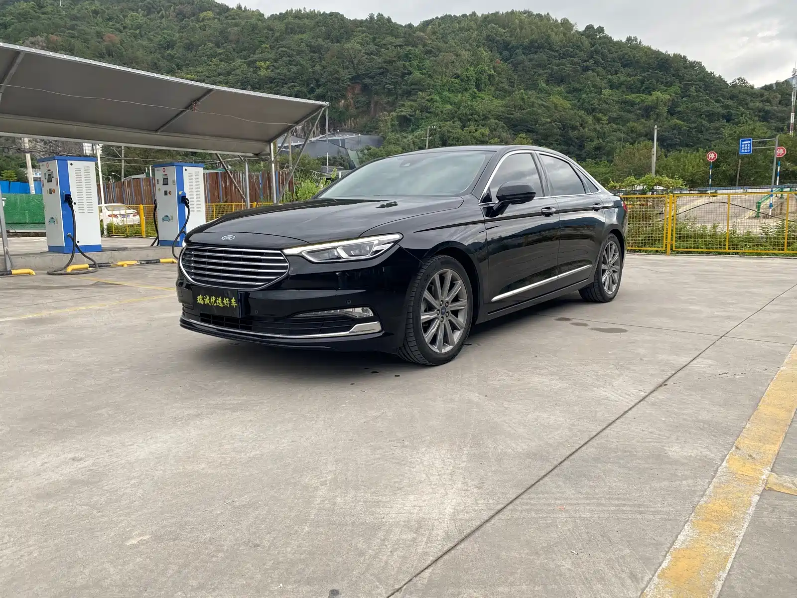 صورة 1 - Ford Taurus