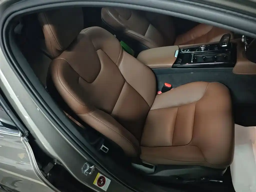 Volvo S60 Plug-in Hybrid 2022 2022 T8 E-AWD Hybrid Intelligent Luxury Edition