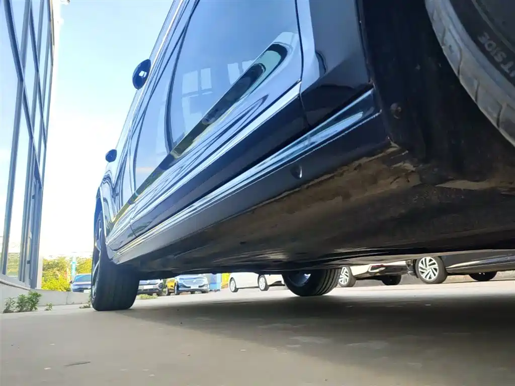 Volkswagen Passat 2025 Outstanding 380TSI Starlight Dragon Soaring Edition фото 21