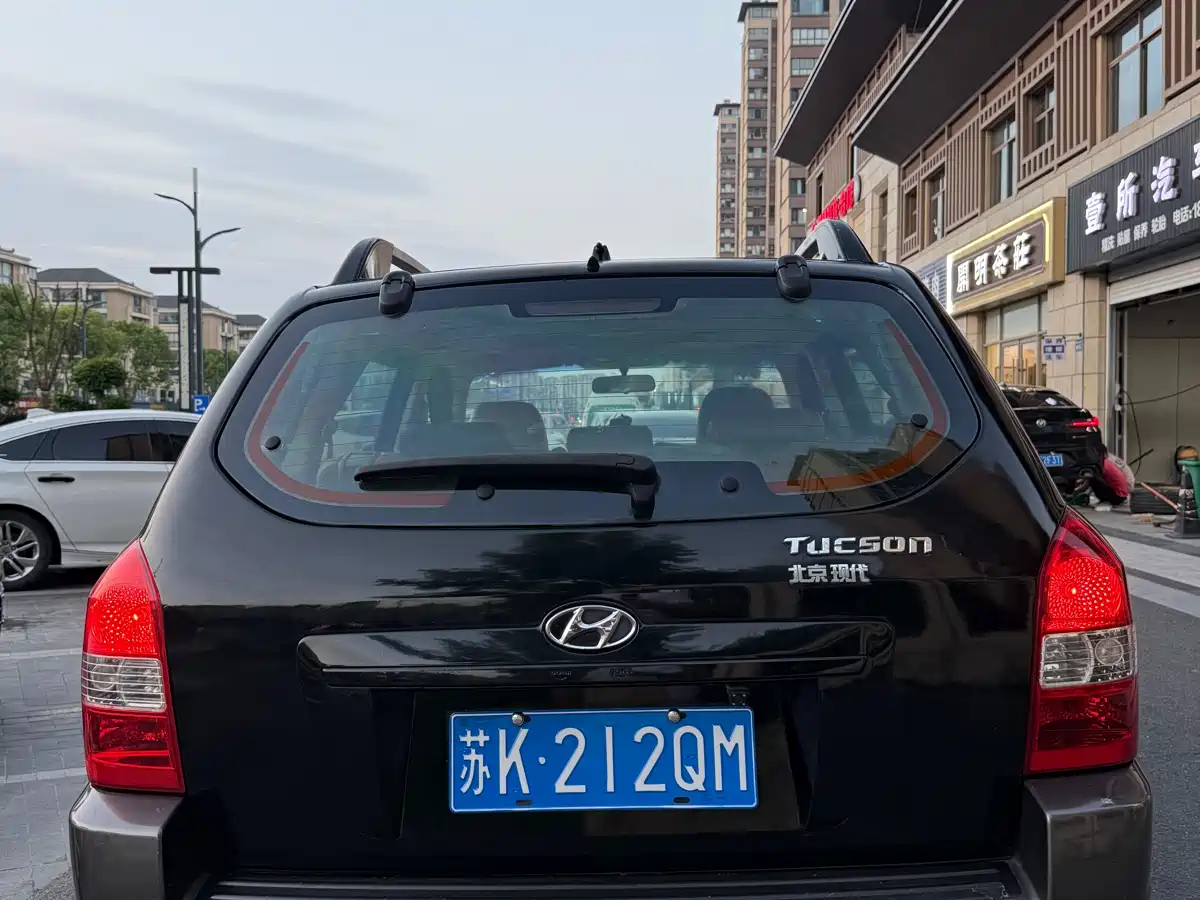 Hyundai Tucson 2009 2.0L Automatic 2WD Sunroof фото 9