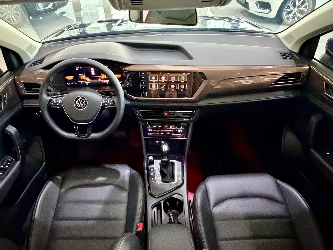 Volkswagen Tharu 2022 280TSI FWD Luxury Edition фото 6