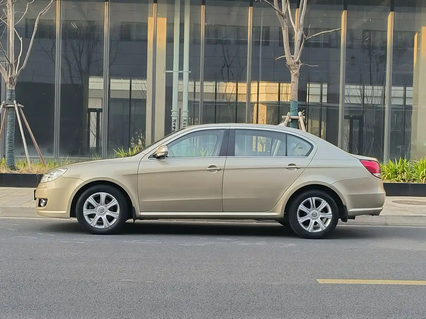 Volkswagen Lavida 2011 1.6L Automatic Pinya Edition фото 3