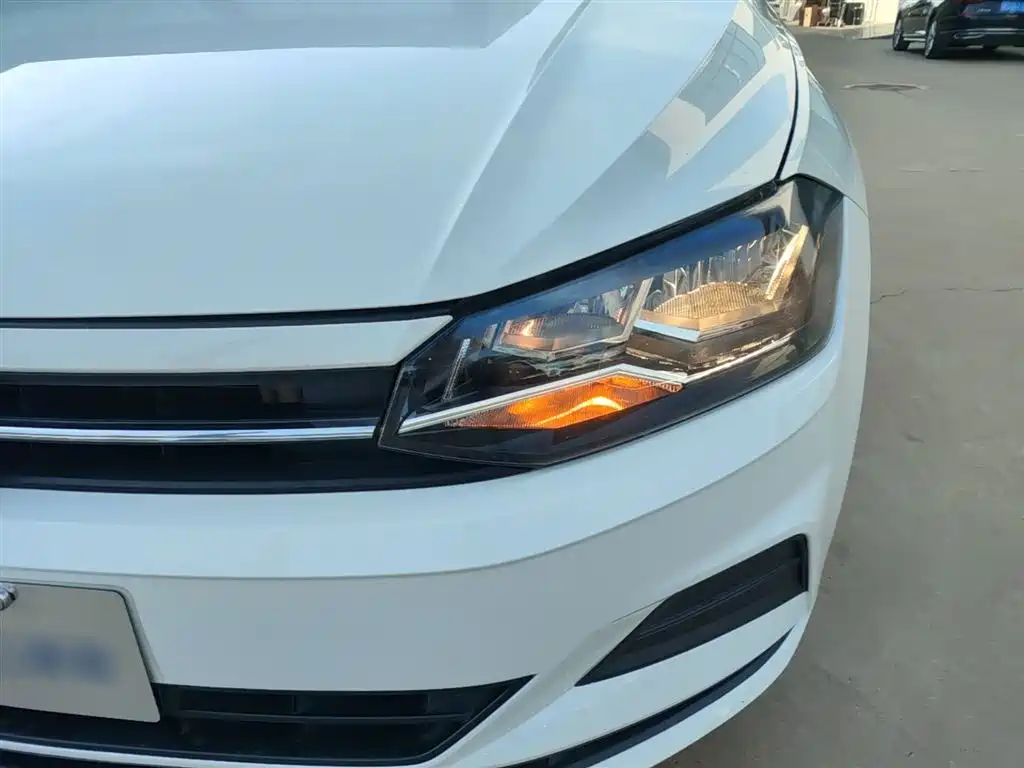Volkswagen Polo 2019 Plus 1.5L Automatic Panorama Enjoyment Edition фото 24
