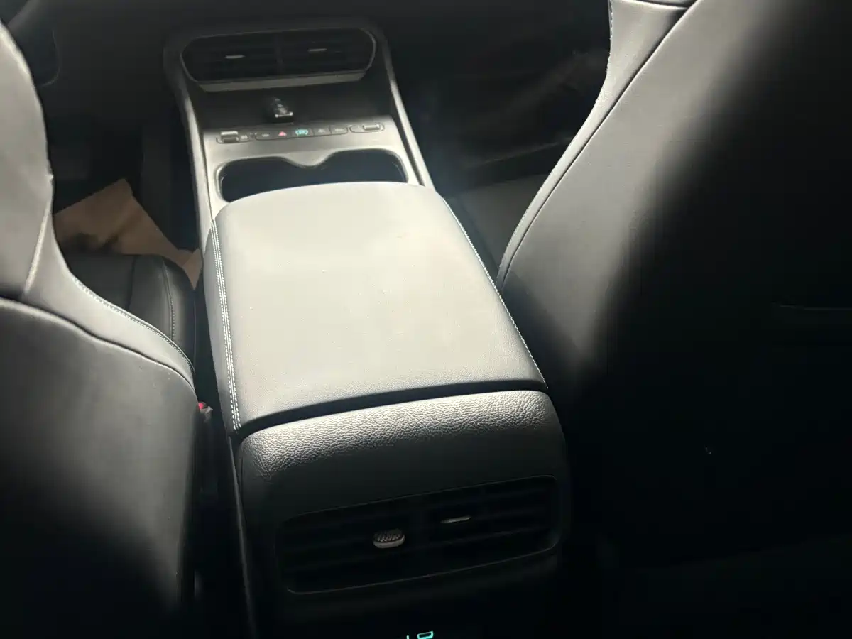 BYD Hai Bao 05 DM-i 2026 DM-i 128KM Luxury фото 12