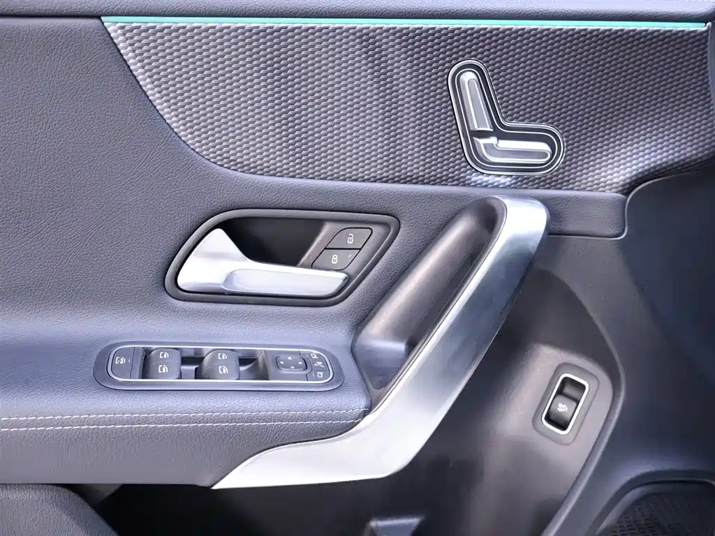 Mercedes-Benz A-Class 2021 A 200 L Sport Sedan Fashion Edition фото 17