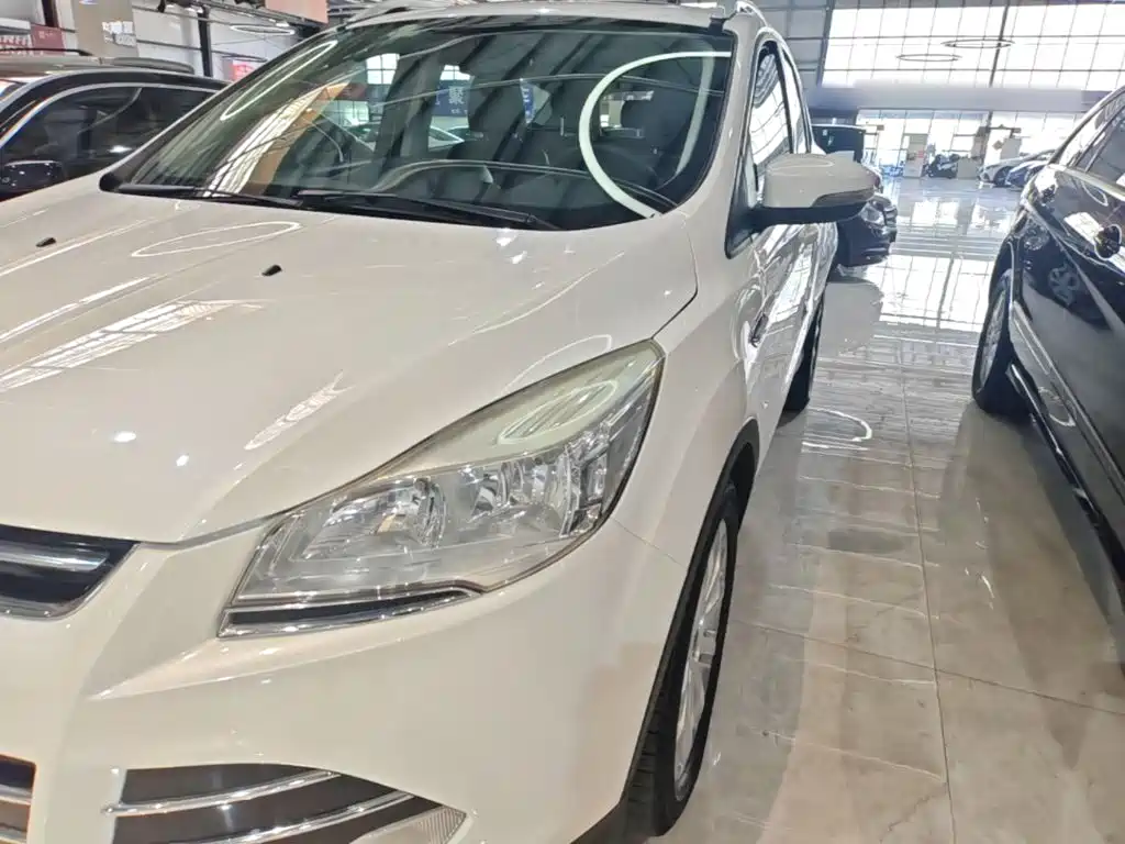 Фото 24 - Ford Kuga