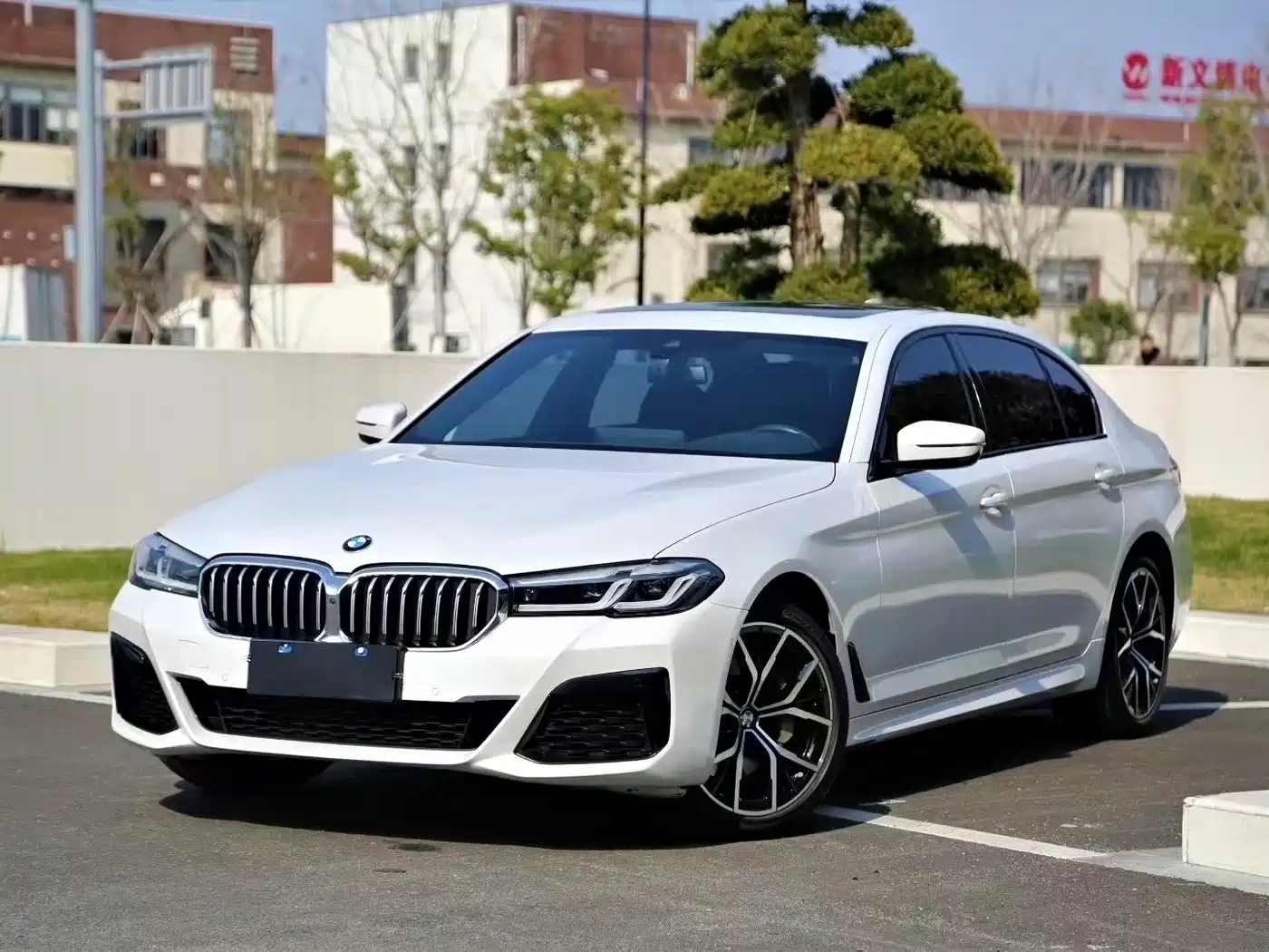 BMW 5 Series 2022 Facelift II 530Li Premium Package M Sport