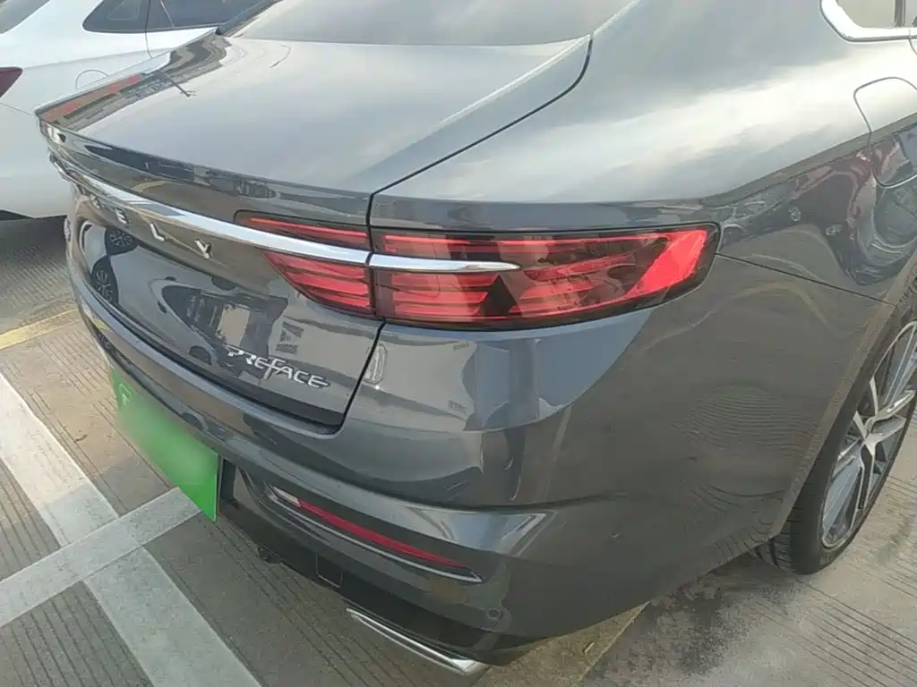 Фото 8 - Geely Preface