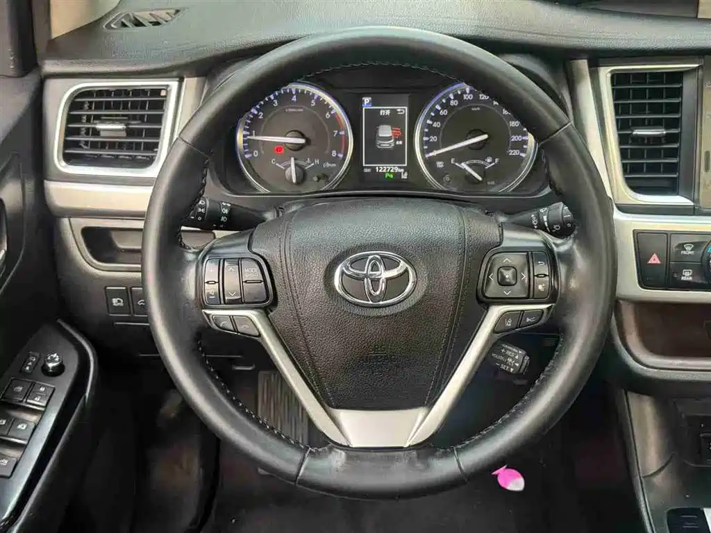 TOYOTA HIGHLANDER