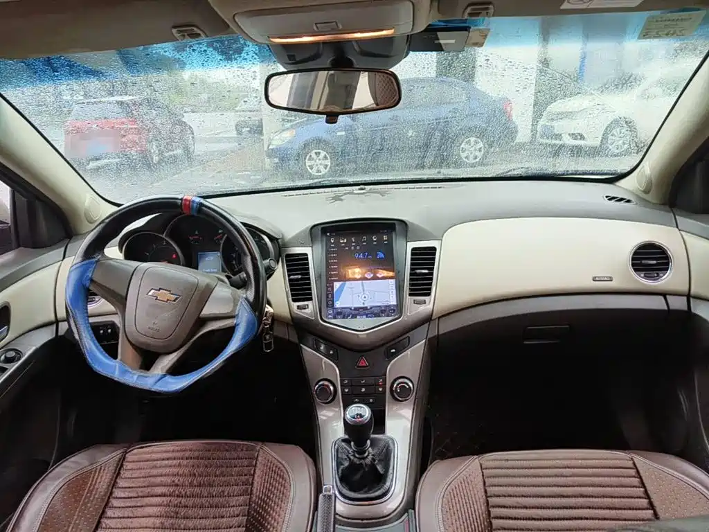 Photo 12 - Chevrolet Cruze