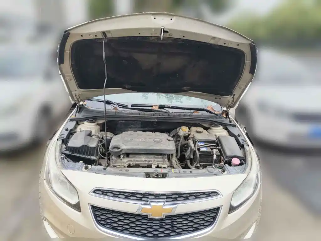 Photo 3 - Chevrolet Cruze