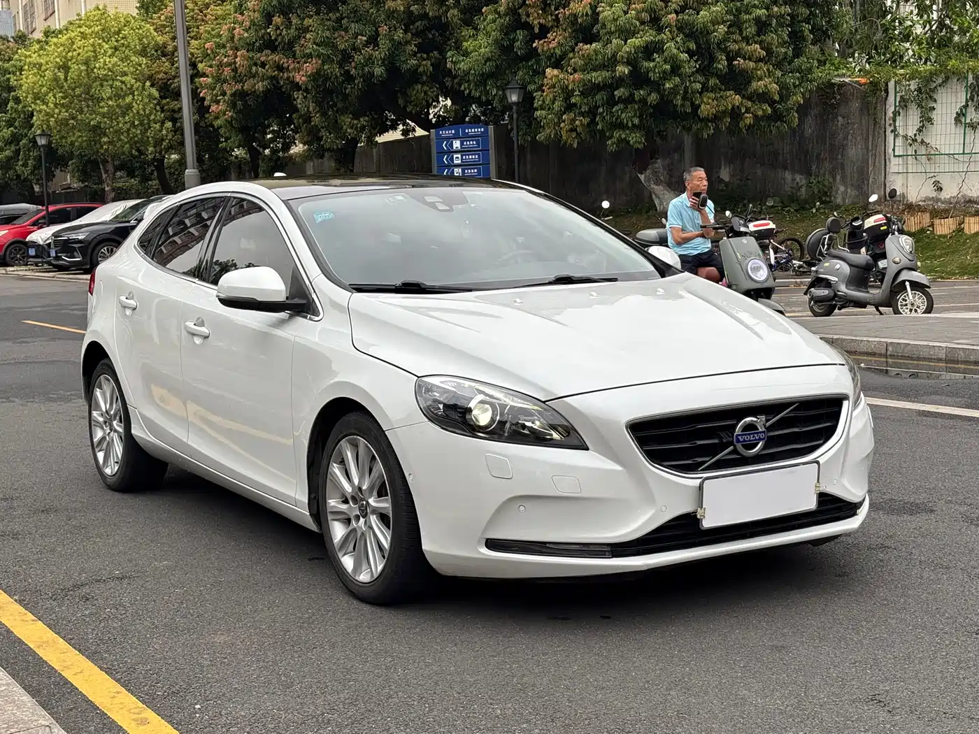 Фото 3 - Volvo V40