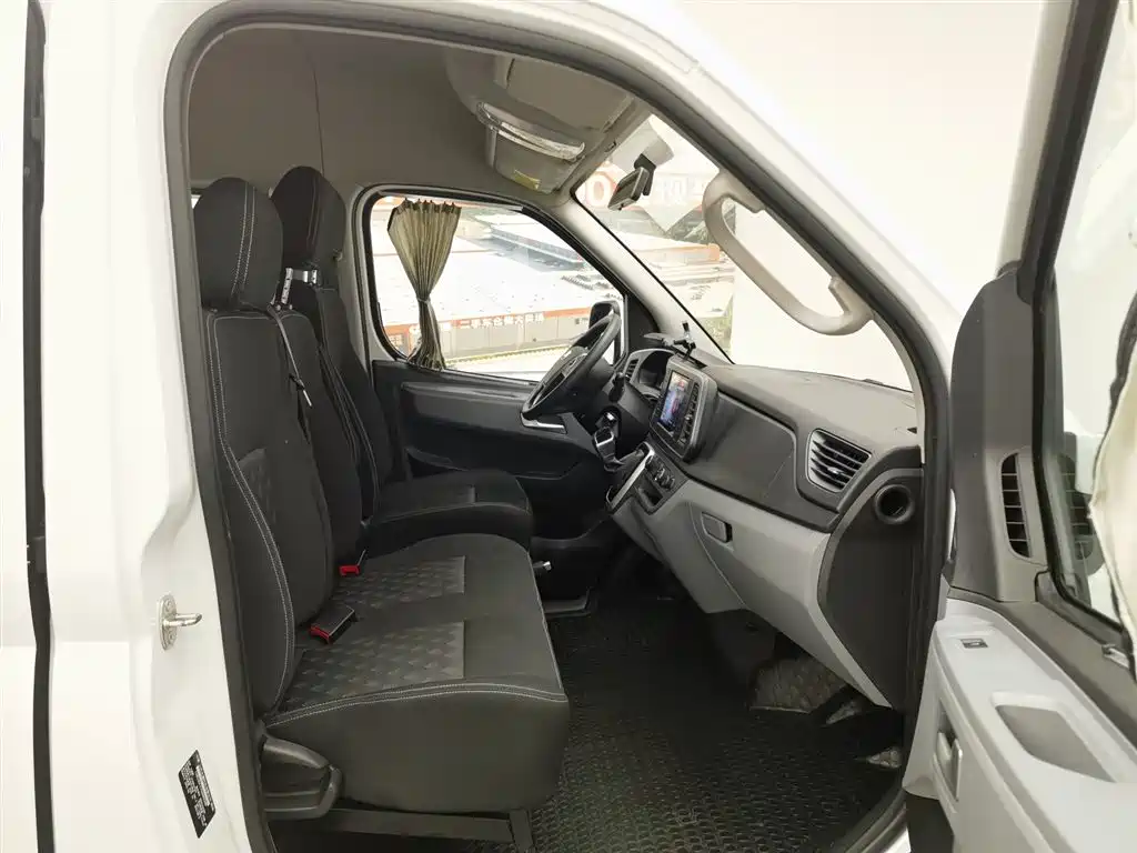 SAIC Maxus Xintu V80 2025 Model PRO Aoyun 2.0T Automatic Short Wheelbase Medium Roof 5/6-seater фото 23