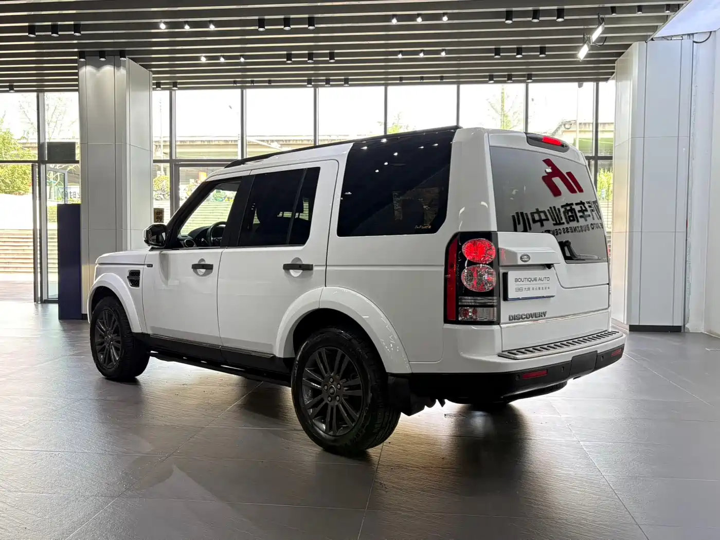 Land Rover Discovery 2015 3.0 SC V6 SE фото 4