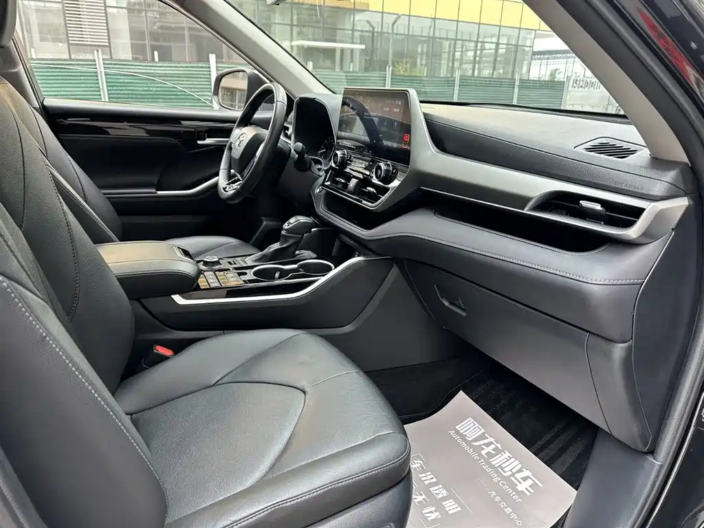 TOYOTA HIGHLANDER