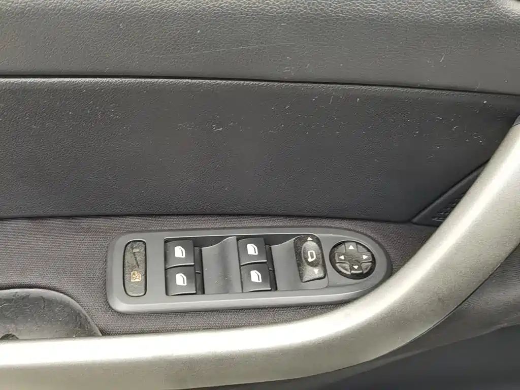 Photo 9 - Peugeot 408