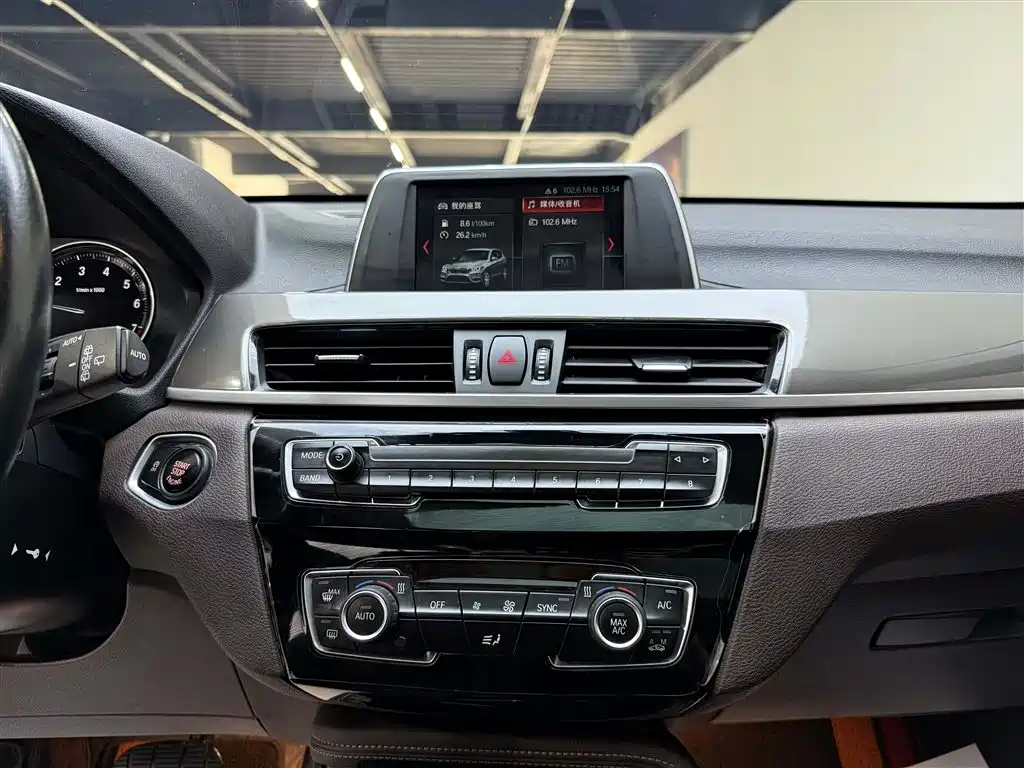 BMW X1 2019 sDrive18Li Premium Model фото 8