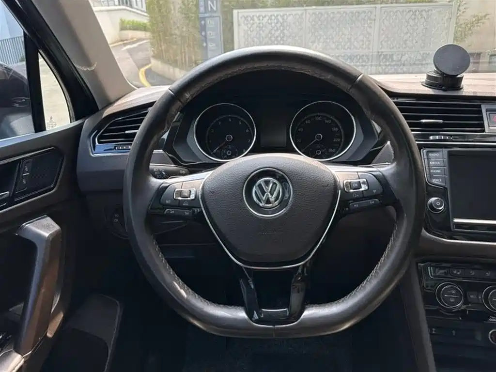 Volkswagen Tiguan L 2017 330TSI Automatic 2WD Luxury Edition фото 11