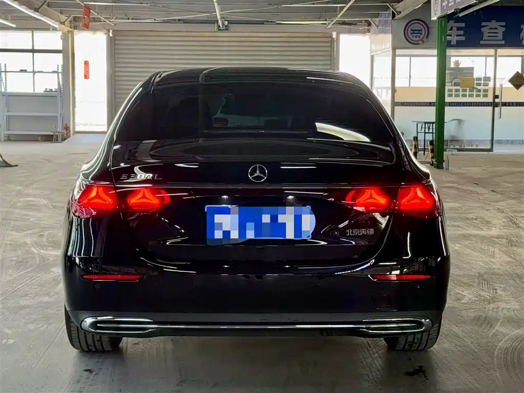 Mercedes-Benz E-Class 2026 E 260 L Classic Edition фото 4