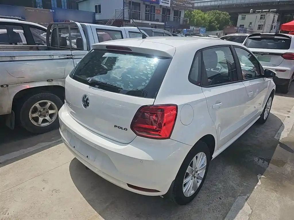 Volkswagen Polo 2014 1.4L Automatic Comfort Edition фото 5