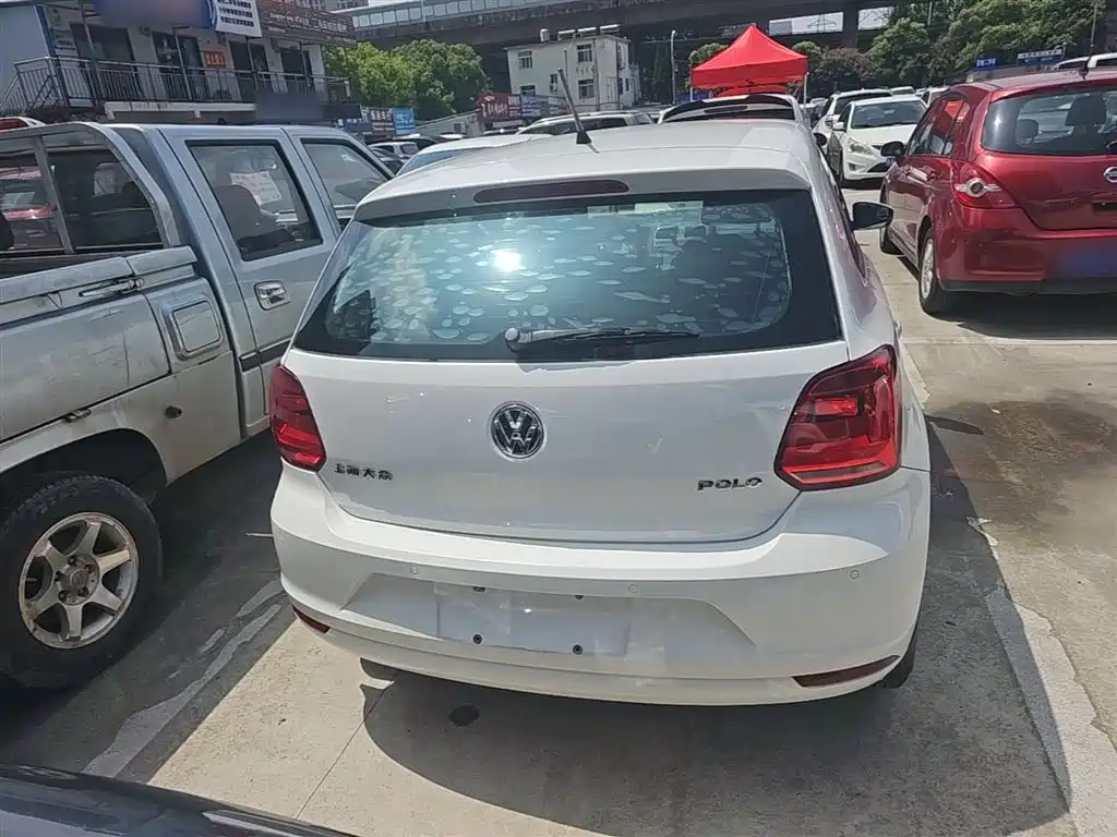 Volkswagen Polo 2014 1.4L Automatic Comfort Edition фото 4