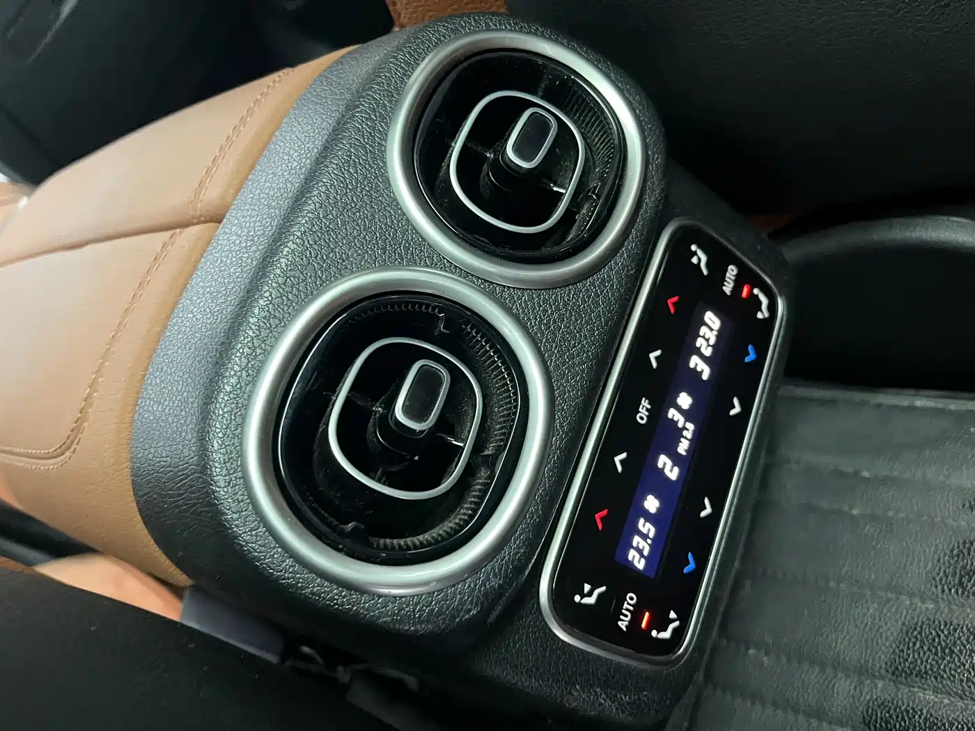 Mercedes-Benz GLC 2024 GLC 260 L 4MATIC Dynamic 5-seater фото 7