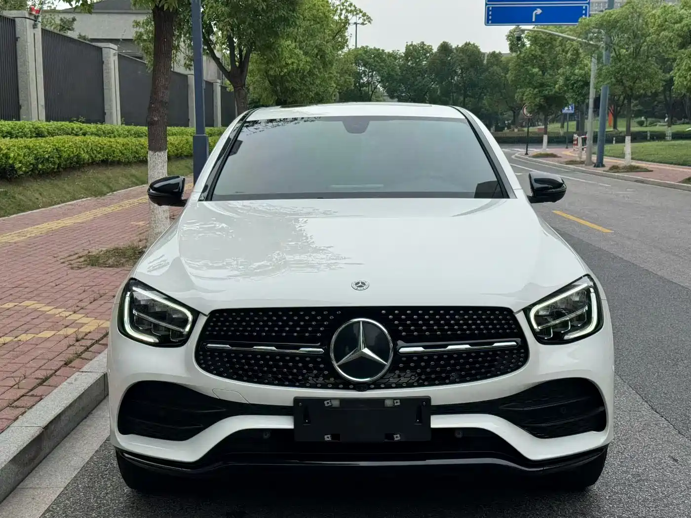 Mercedes-Benz GLC Coupe 2022 Facelift GLC 260 4MATIC Coupe SUV фото 2