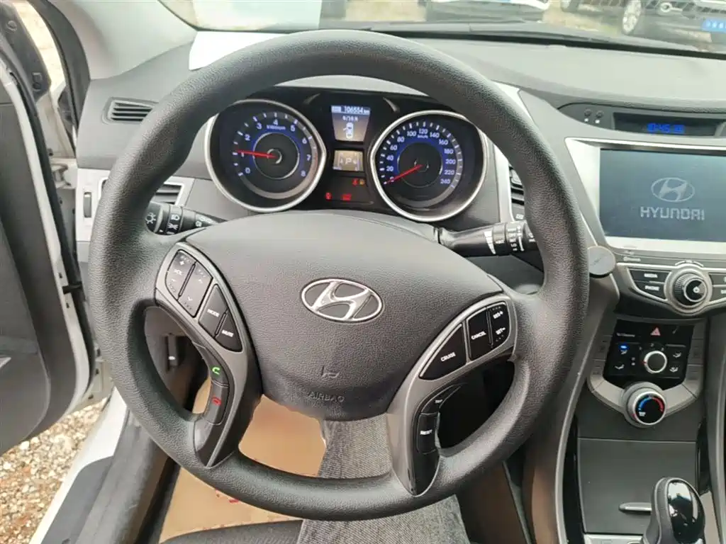 Hyundai Langdong 2016 1.6L Automatic Premium Edition фото 11