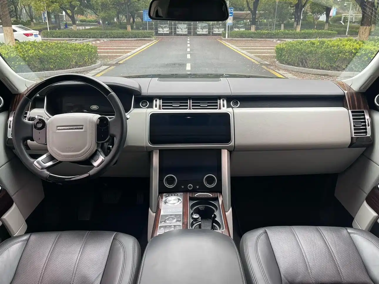 Land Rover Range Rover 2015 3.0 SC V6 Vogue SE Genesis Extended Edition фото 4