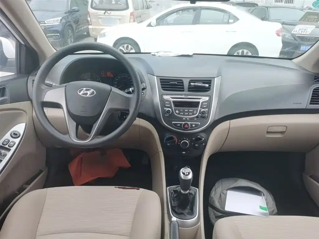 Hyundai Verna 2014 1.4L Manual Smart GLS фото 10