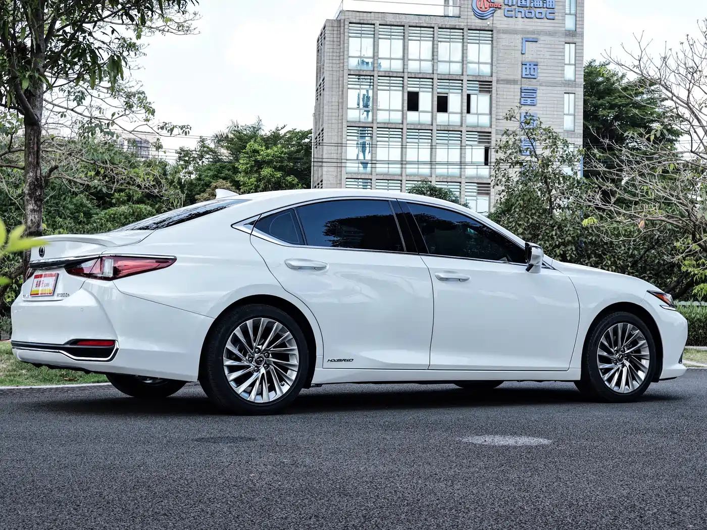 Lexus ES 2020 Model 300h Executive Edition фото 3