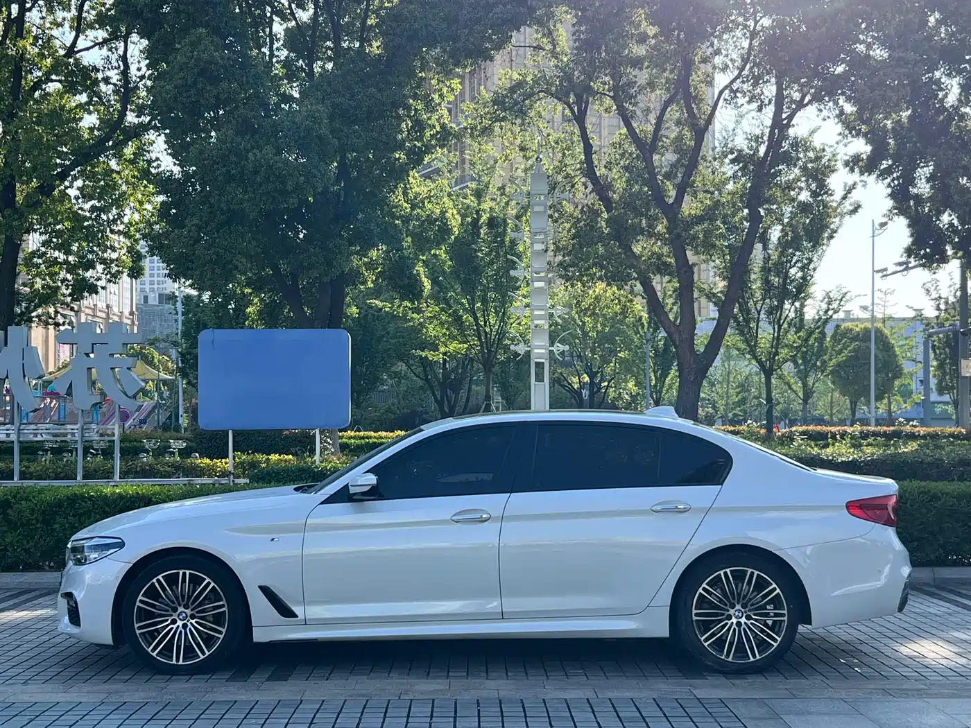 BMW 5 Series 2018 Facelift 530Li Leading M Sport Package фото 3
