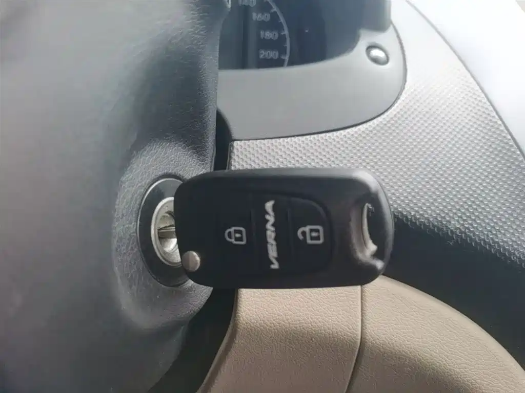 Hyundai Verna 2014 1.4L Manual Smart GLS фото 9