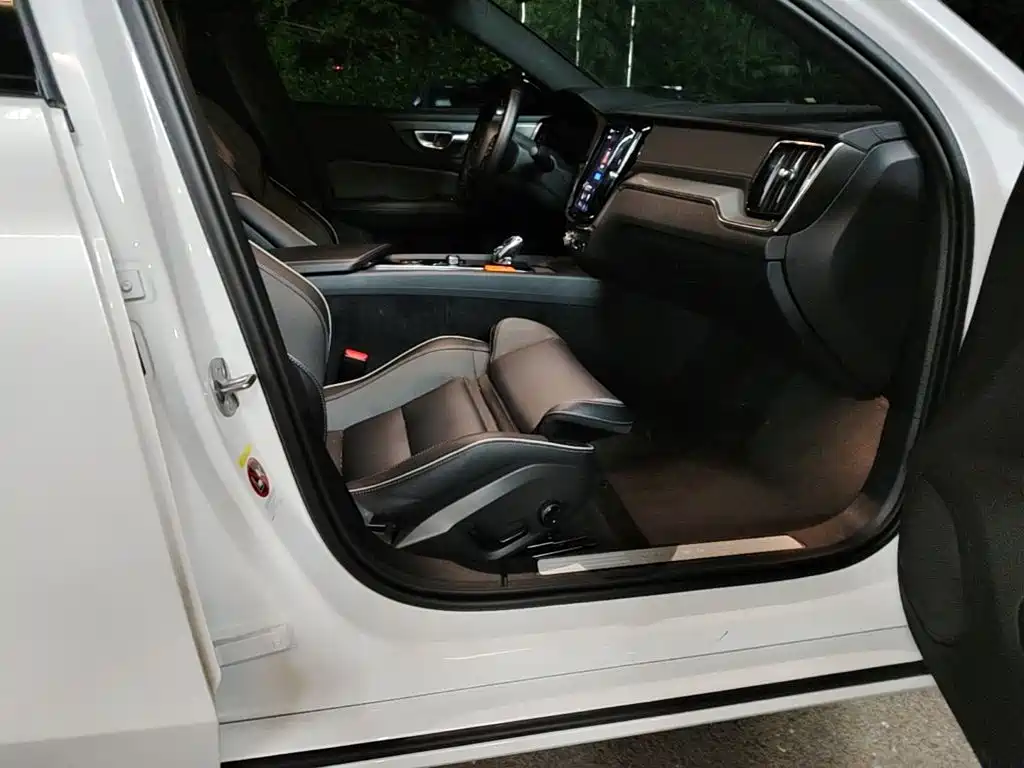 Volvo S60 2024 2025 B5 Elegance Sport Edition