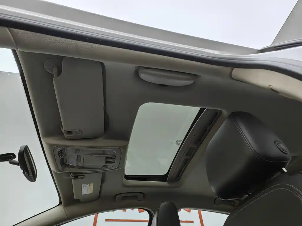 Photo 14 - Buick Verano