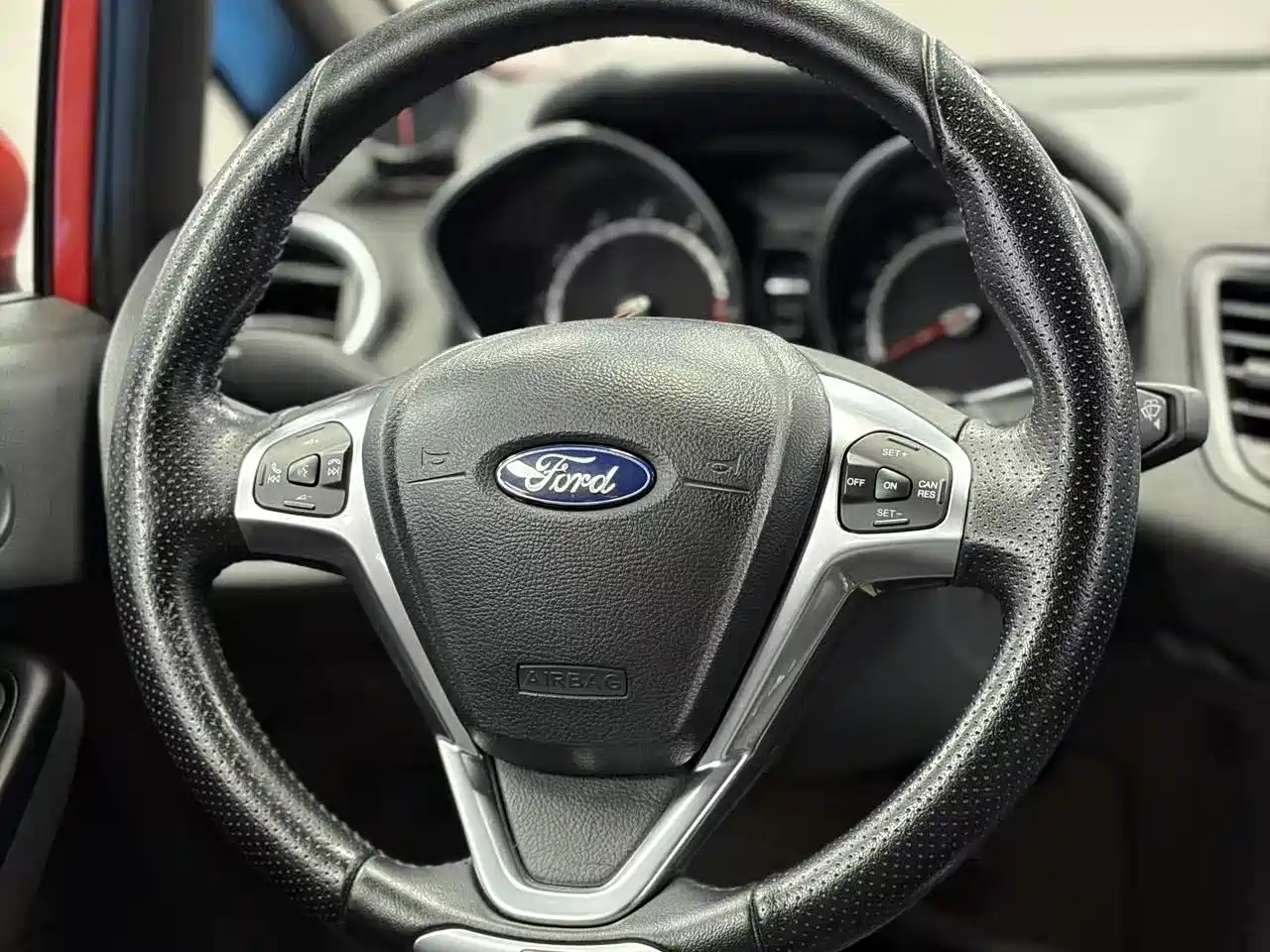 Ford Fiesta (Import) 2013 1.6T ST фото 17