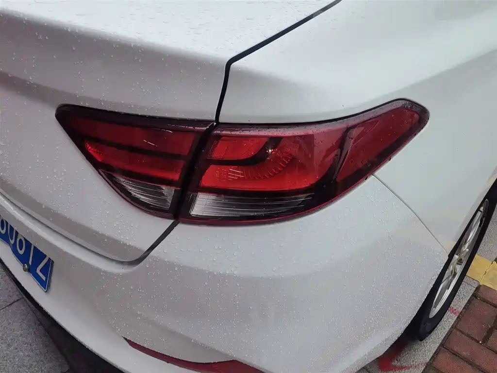 Hyundai Elantra 2020 1.6L Auto GL Pleasing Edition фото 8