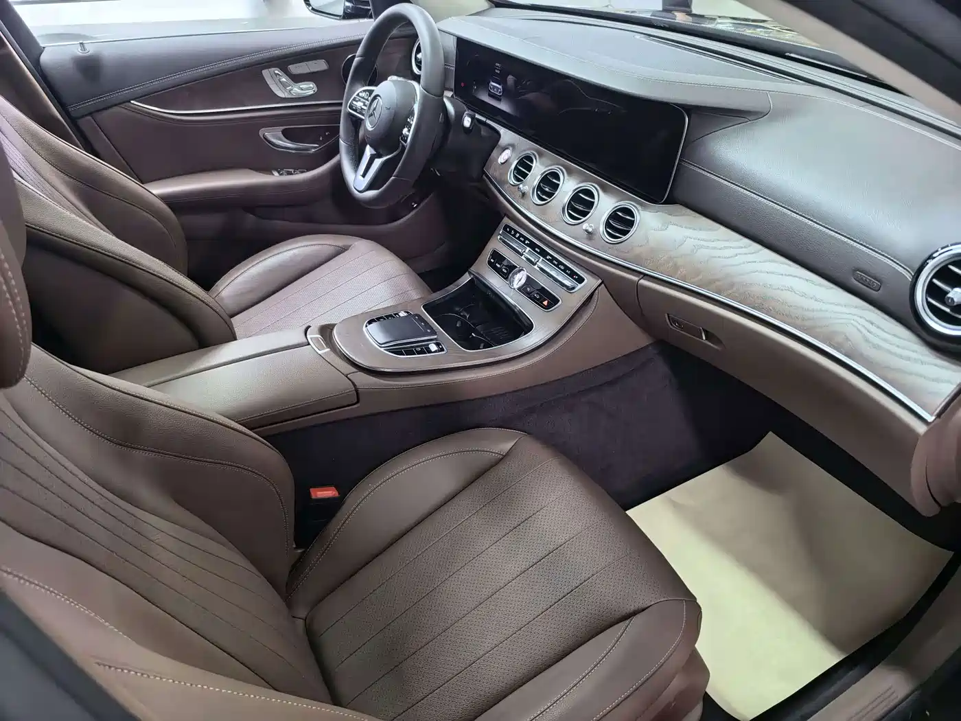Фото 6 - Mercedes-Benz E-Class