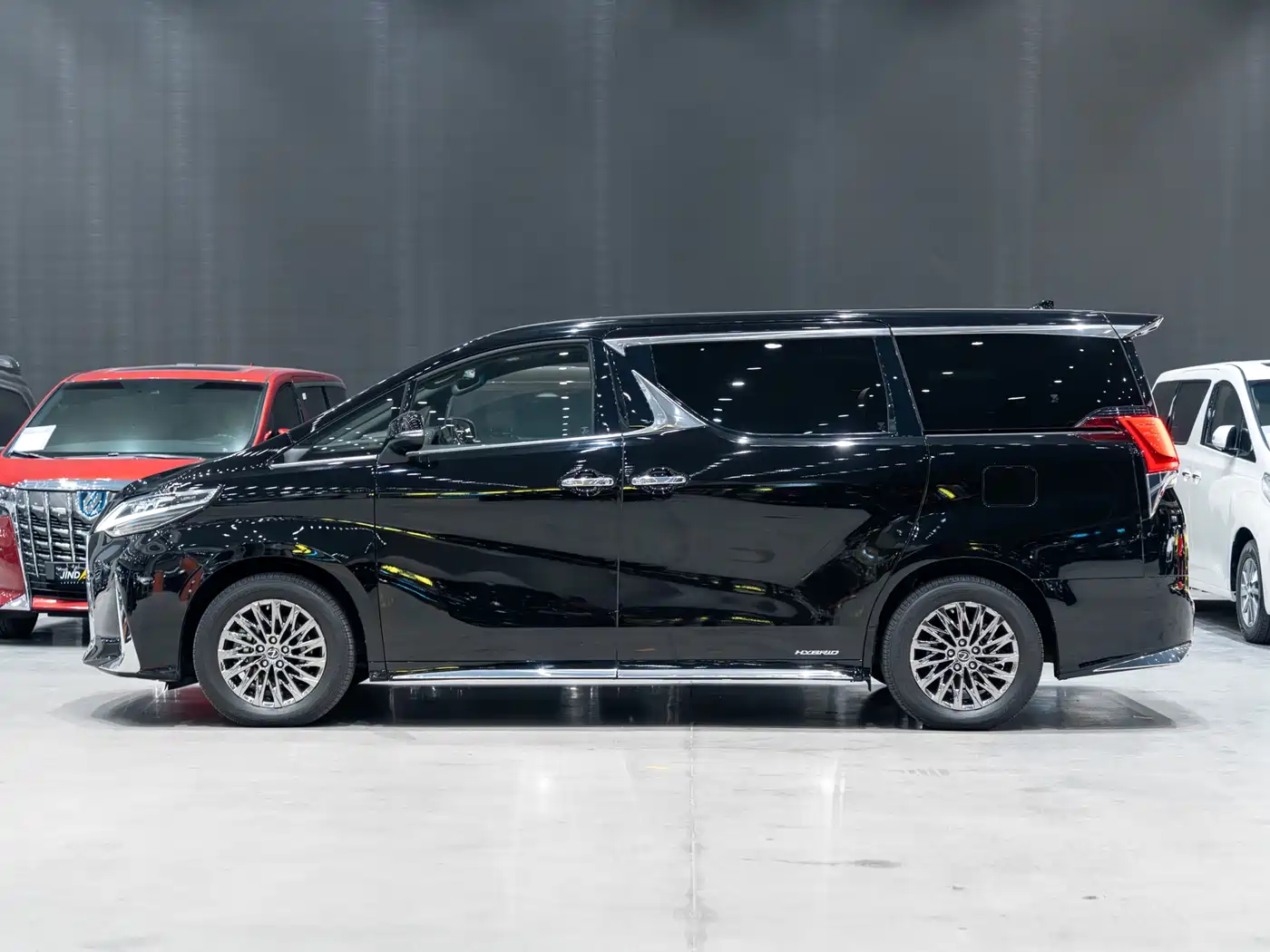 Lexus LM 2020 300h Seven-Seater Elegance Edition фото 5
