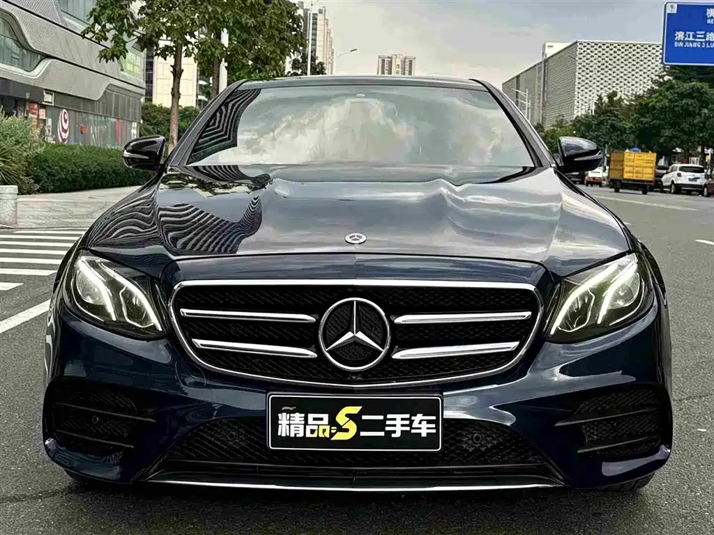 Фото 2 - Mercedes-Benz E-Class