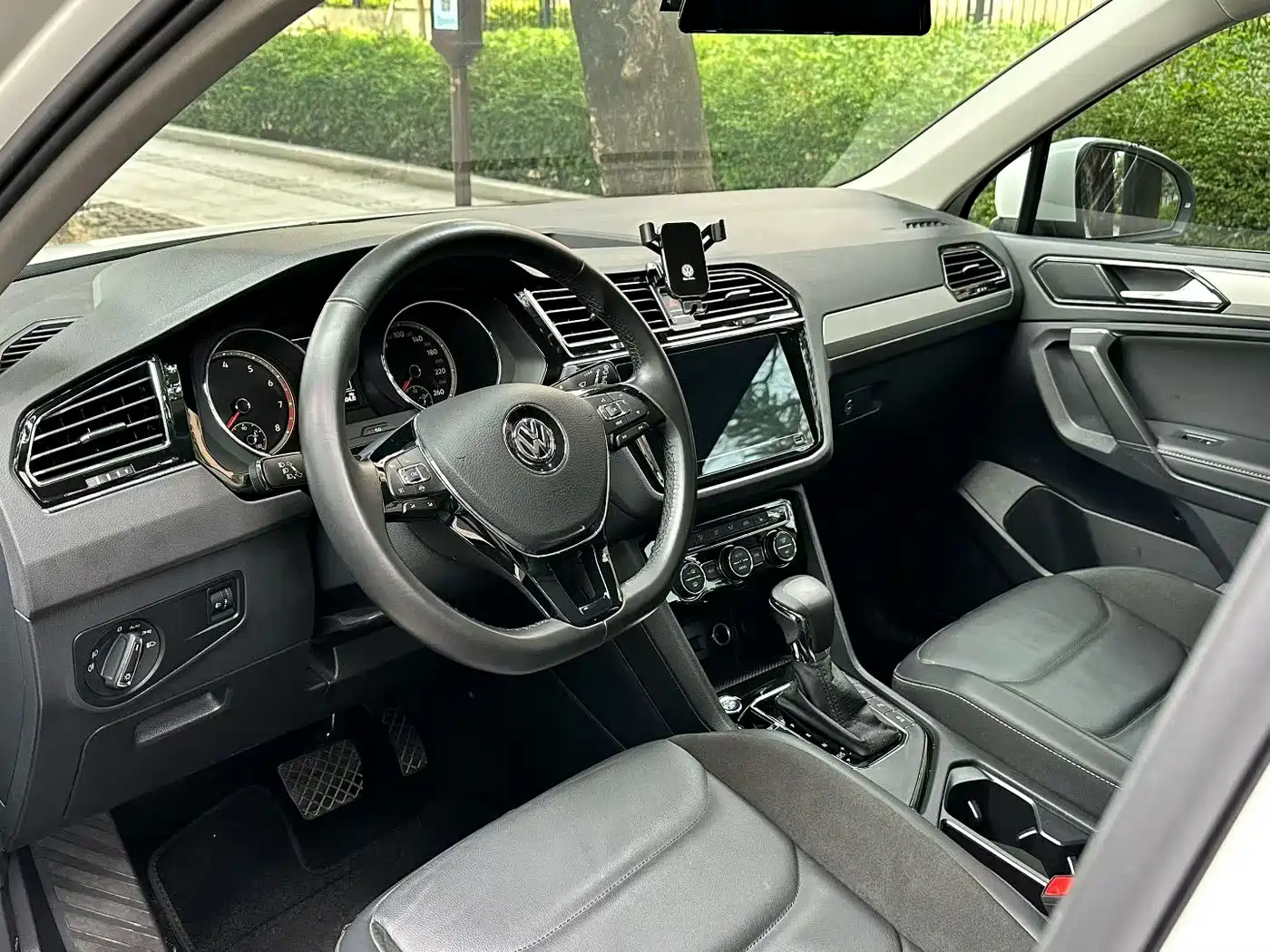Volkswagen Tiguan L 2020 330TSI Auto 2WD Smart Luxury China VI фото 4