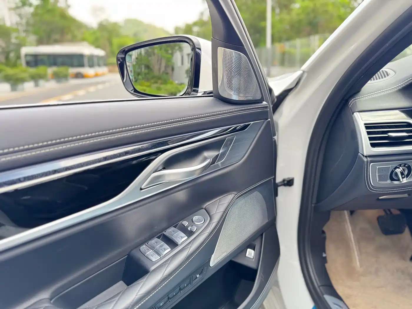 BMW 7 Series 2019 Facelift M760Li xDrive V12 Luxury Package фото 11