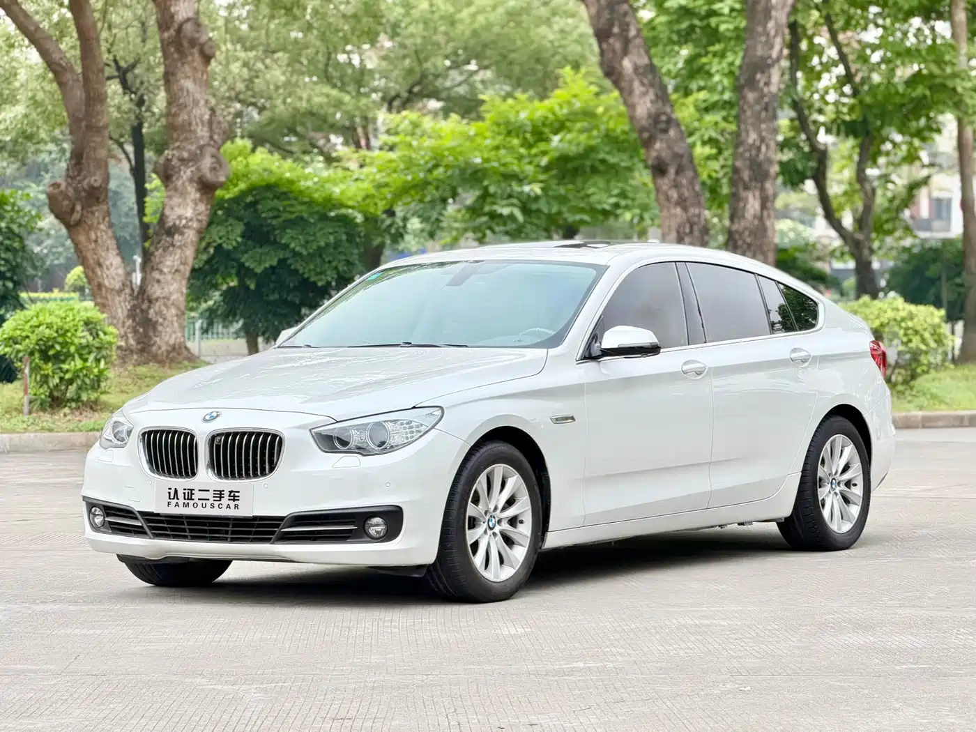 BMW 5 Series GT 2015 528i Leading