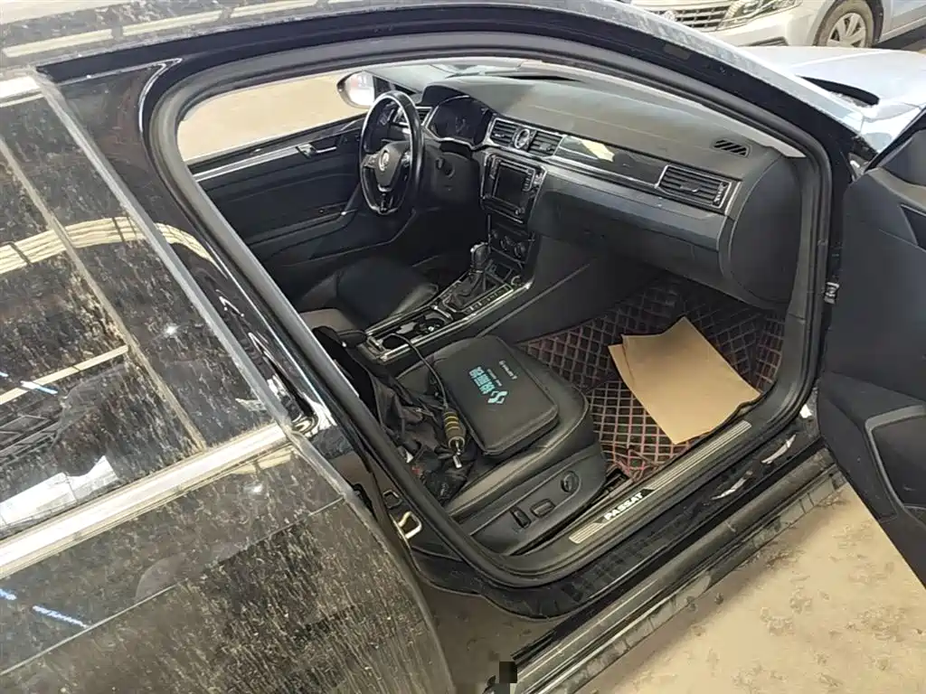Volkswagen Passat 2017 330TSI DSG Luxury фото 11