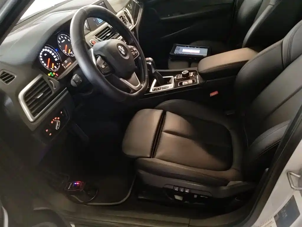 BMW 1 Series 2018 118i Sport Edition фото 15
