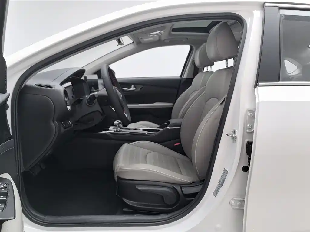 Kia K3 2023 Model 1.5L CVT Luxury Edition фото 10