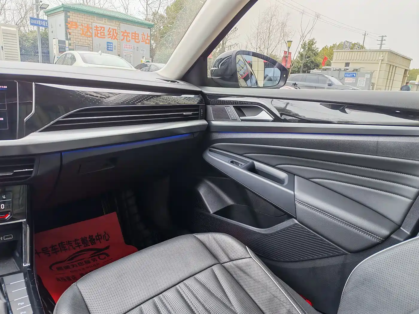 Volkswagen Passat 2022 330TSI Starlight Luxury Edition фото 17