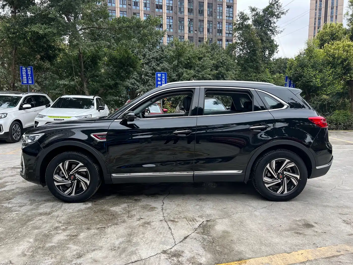 Hongqi HS5 2022 Facelift 2.0T Smart Flag Enjoyment Edition фото 6